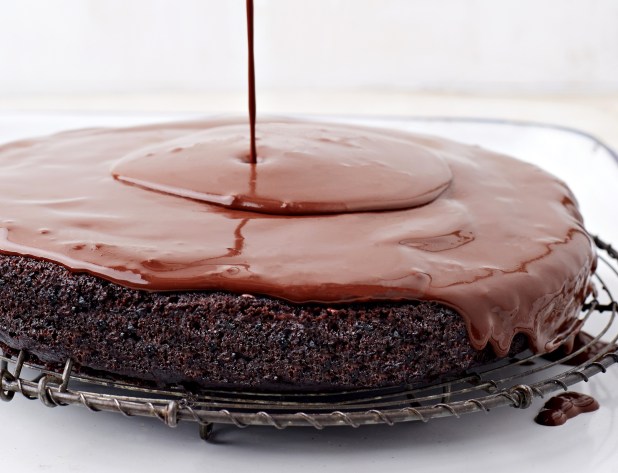 Chocolate-Torte-to-Live-For-GLAZE