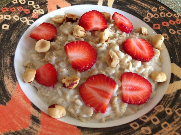 Milkadamia_Oatmeal_with_Straweberries_and_Hazelnuts